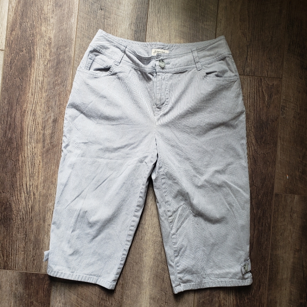 St johns bay petite stretch size 6p capri shorts
